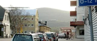 Vill ha översyn av parkeringsplatser