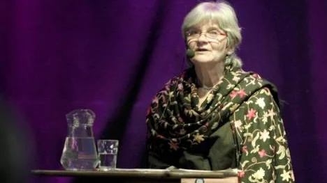 Agneta Segol är född 1943 och har en fil. mag. i nordiska språk och franska. Hon har varit yrkesverksam i Frankrike och bland annat undervisat i fransk grammatik och realia vid universitetet i Caen. Nu ägnar hon sig enbart åt översättning, samt undervisning i svenska språket.