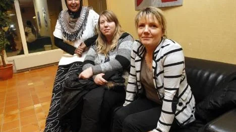 Oba Jama, Joanna Wasinska och Halina Zukowska är alla tre intresserade av att läsa omvårdnad. "Det viktigaste är att vi får extra språkstöd under utbildningens gång", säger Oba Jama.