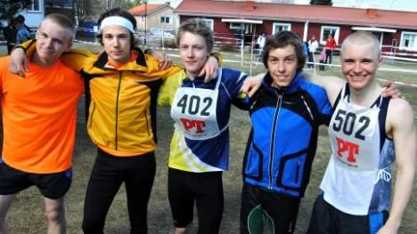 Herrlaget från Älvsbyns idrottslinje skördade stora framgångar under lördagens tävling. Laget från vänster, Zackarias Toresson, Karl Edenroth, Filip Salén, Jonas Larsson och Julius Källgård.