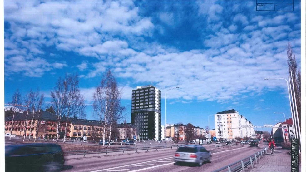 Synlig. Hushållningssällskapets planerade tillbyggnad blir ett nytt landmärke i centrum. Så här ser det ut från infarten över Bergnäsbron.
Fotomontage: Tirsén och Aili