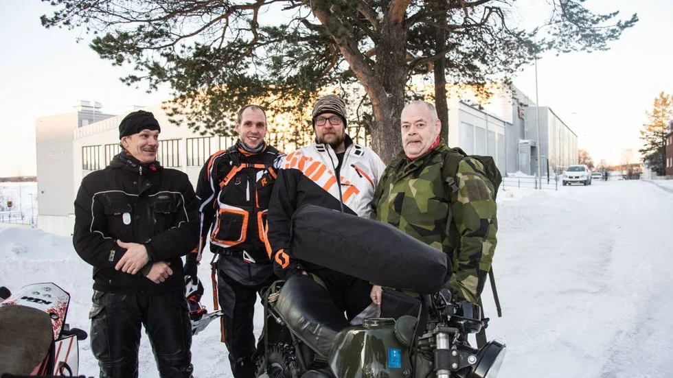 Inga veklingar. Ronny Lundborg, Boden, Christer Larsjos, Rosvik, Lars Carlsson, Vissträsk och Pelle Lundell, Boden, kör motorcykel året runt. På lördagen tog de en tur till Luleå.