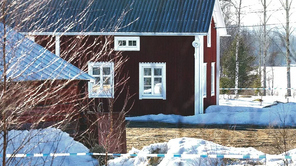 Bröderna överfölls på olika platser. Sune Lindberg misshandlades svårt i bostaden.