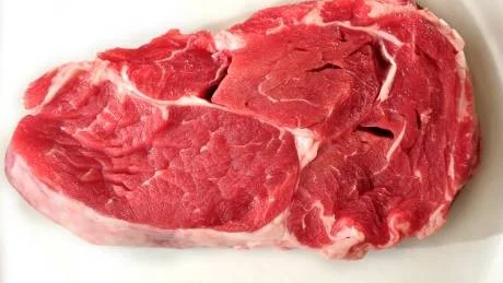 STYRMEDEL. Kött är inte längre en fråga för den enskilda individen. Nu krävs ekonomiska styrmedel enligt den grundläggande principen att förorenaren betalar, alltså i slutändan köttkonsumenten.Foto: ANDERS WIKLUND/SCANPIX