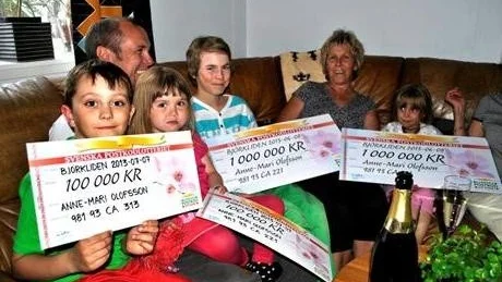 SAMLADE. Hela familjen fanns på plats när storvinsten delades ut i Björkliden. SAMLADE. Hela familjen fanns på plats när storvinsten delades ut i Björkliden. Dante Molin, Hedda Molin, Trond Olofsson, Joel Olofsson, Anne-Mari Olofsson och Josefine Olofsson.