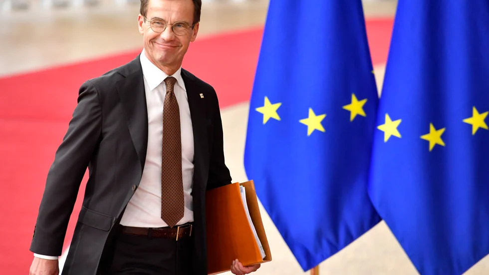 Statsminister Ulf Kristersson (M) på väg in till sitt första EU-toppmöte i Bryssel.