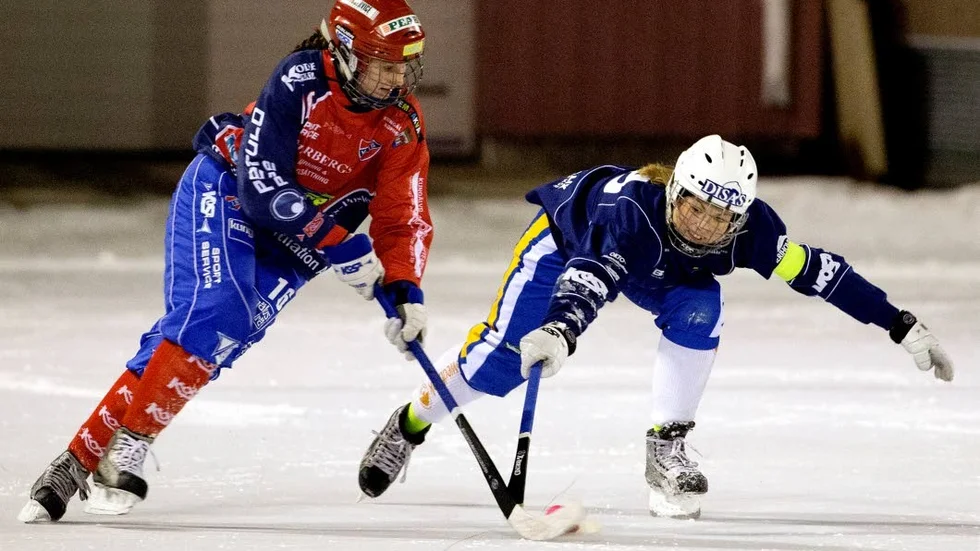 Kvartsfinalseger. HT Bandy och Lina Bergenskans-Tano vann den första kvartsfinalen mot Söråker.