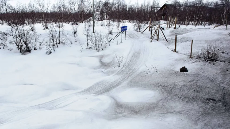 Dammigt. Malmfrakterna längs färdvägen mot Narvik påverkade miljön och hövdingen borde ha agerat, menar anmälaren.