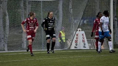 stabil. Piteå IF-målvakten Anna Carlsson-Dahlberg stod för en okej insats mot Örebro. Foto: Patrik Häggqvist