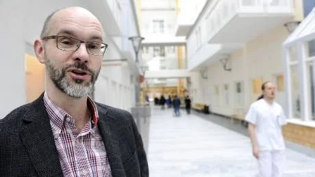 TRANSPORTTIDEN INGET PROBLEM. "Det viktiga är att stabilisera en skadad - när det är klart kan personen transporteras i flera timmar", säger utvecklingschefen Mats Brännström.Foto: Roland S Lundström