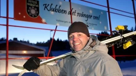 Daniel Sällström, ordförande i Piteå Alpina, har viss förståelse för att det finns ledare i klubben som är irriterade över att tävlingsbacken i Lindbäcksstadion ännu inte öppnat. Men samtidigt förstår han också problemen som nye arrendatorn ställts inför. (Arkivbild)