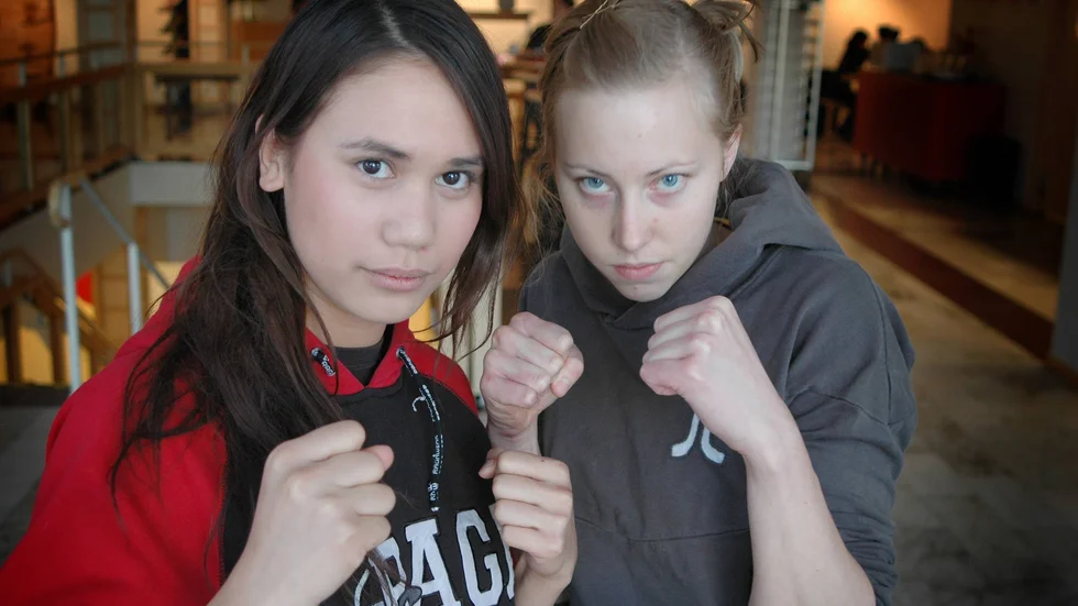SLAGFÄRDIGA. "Det är sjukt att tjejer ska behöva vara rädda för att gå ut." Det säger boxarna Rebecka Nyberg och Frida Samuelsson som nu startar en självförsvarsgrupp för tjejer i Kiruna.