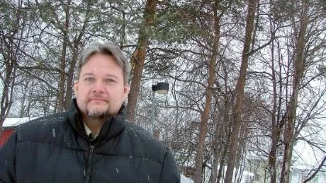 Uppretad.  "Jag tror det sticker i folks ögon, att köpa datorer till politikerna men inte ha pengar att driva verksamheterna", säger Stefan Andersson (s).