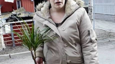 RUSADE IN I ELDEN. Jenny Westerberg tvekade inte en sekund och sprang in i sin mammas lägenhet för att rädda det som gick. "Det sprakade ovanför huvudet", säger hon.