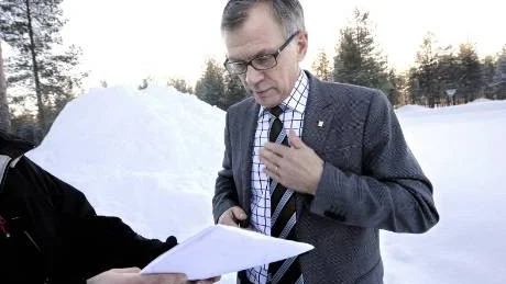 REAKTIONER. I går fick Luleås kommunalråd Karl Petersen genom www.kuriren.nu ta del av många arga inlägg om snöröjningen. "Jag ska ta reda på hur situationen är och sedan får vi utvärdera", säger han.  Foto: Roland S Lundström