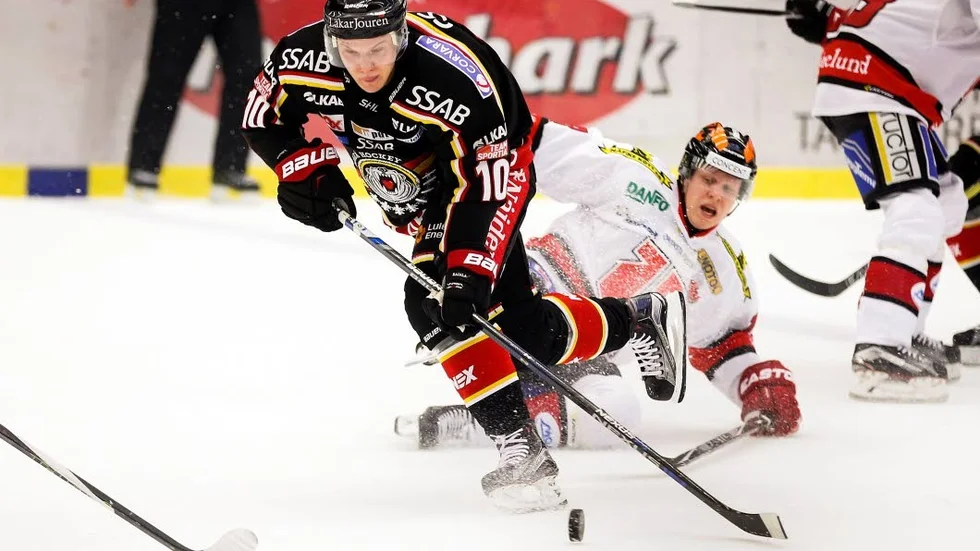 Toni Rajala låg minst sagt bakom Luleås 1-1-mål som kom i powerplay.