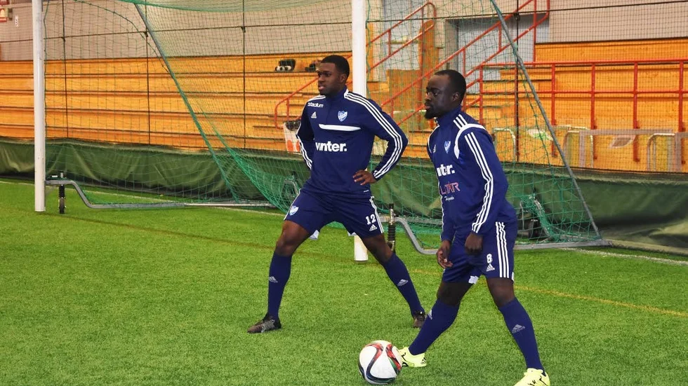 Skadad. Joel Gyasi (t.h) och Daniel Akubuine har provspelat med IFK Luleå.