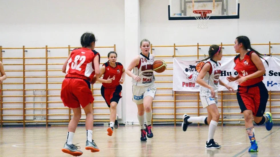Internationellt. Gladan Basket var under helgen i Finland och spelade och här driver Tilde Andersson upp bollen i ett anfall.