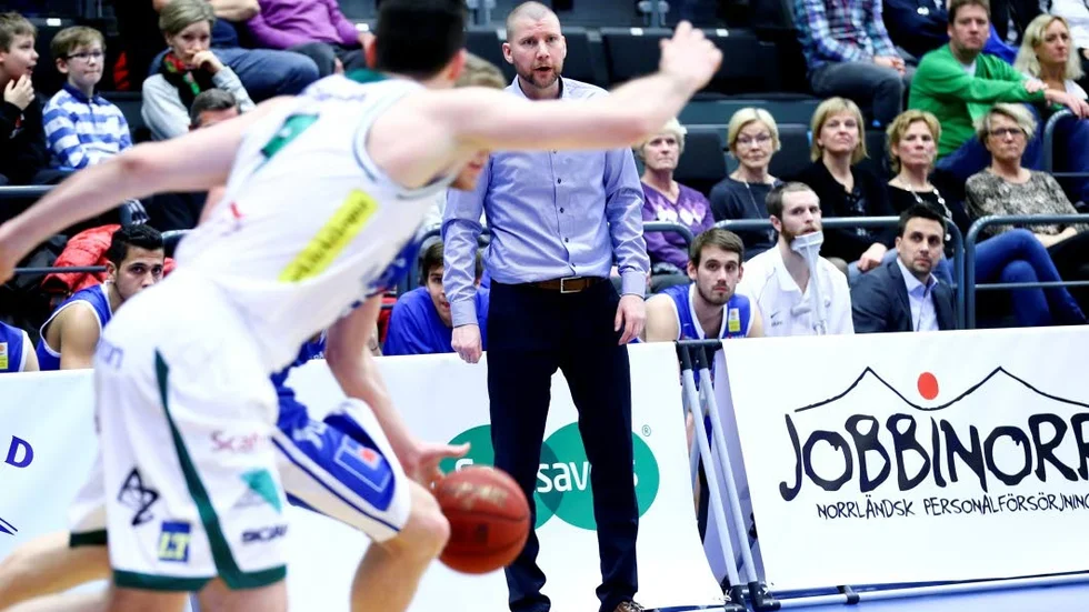 Coachen. Peter Öqvist i BC Luleå.