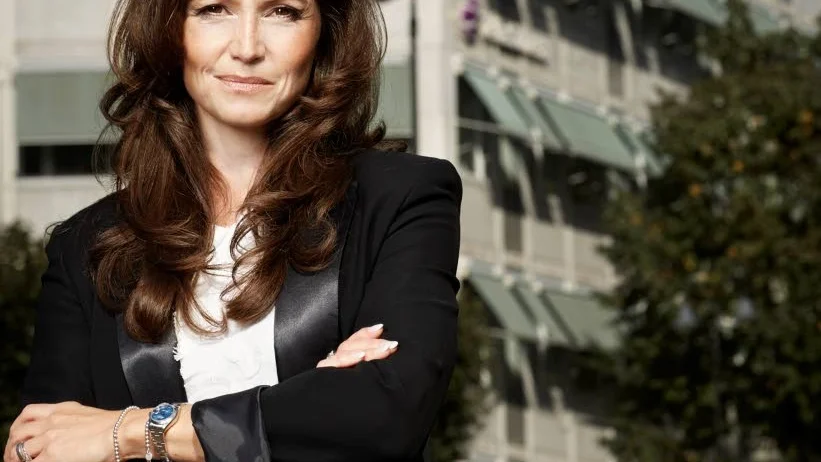 Tvivelaktigt. Patricia Hedelius bok Telia - alliansregeringen och korruptionen avhandlar Telia Soneras riskfyllda och tvivelaktiga affärer i länder som Azerbadjan, Kazakstan och Turkiet. Om det är värre än det går till i privata bolag är dock svårt att veta, menar Kurirens recensent Robert Sundberg.