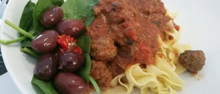 Italienska köttbullar med tagliatelle