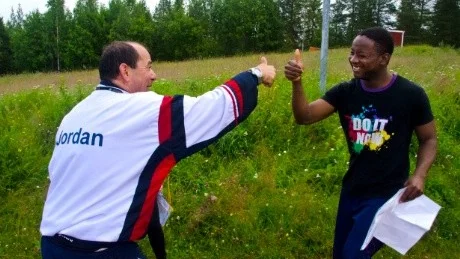 LAGARBETE. Under torsdagens orienteringssession på Gruvberget sprang Thair Ayyash från Jordanien (vänster) tillsammans med Nuno Cossa från Mocambique.