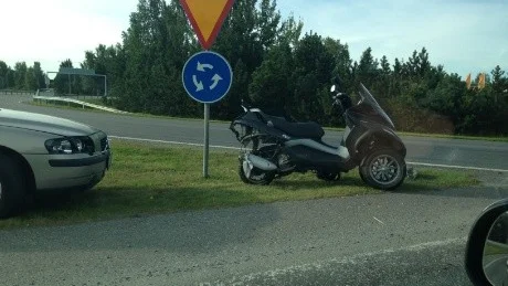 Ingen person blev allvarligt skadad vid fredagsmorgonens trafikolycka vid Mjölkuddsrondellen.