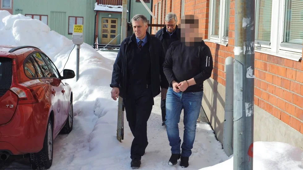Mordbrand. En 28-årig man står åtalad för bland annat mordbrand och skadegörelse efter att han tänt på en bostad i Svappavaara i början av februari. Mannen erkänner brott.