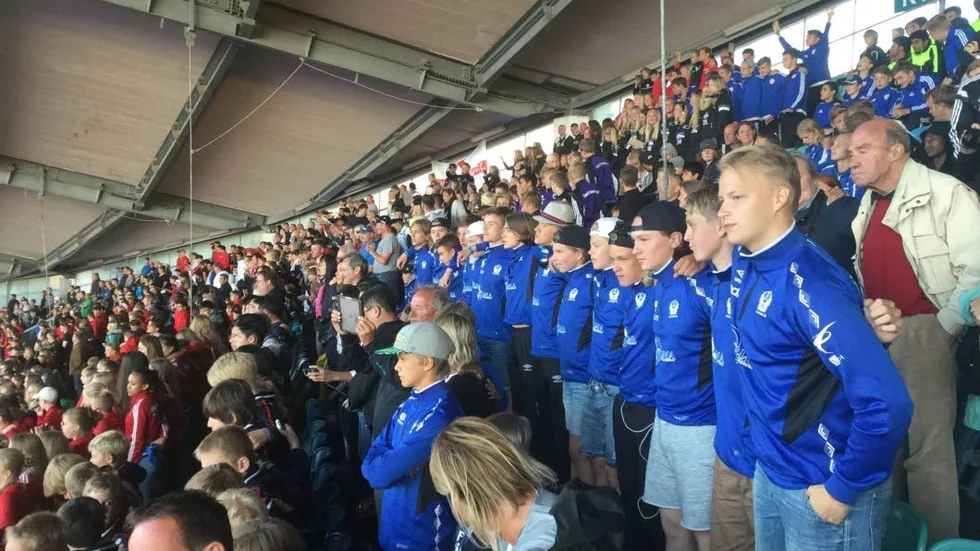 Laget på rad vid invigningen, närmast, Mattis, Melker, Jesper H, Erik, Hugo, Rasmus, Albin TJ, Isak, Henrik, Jonatan, Lukas, Filip, Jesper G, David, Johan, Elias, Gustav, Ludde DJ, Linus, Samuel, William och Albin S.