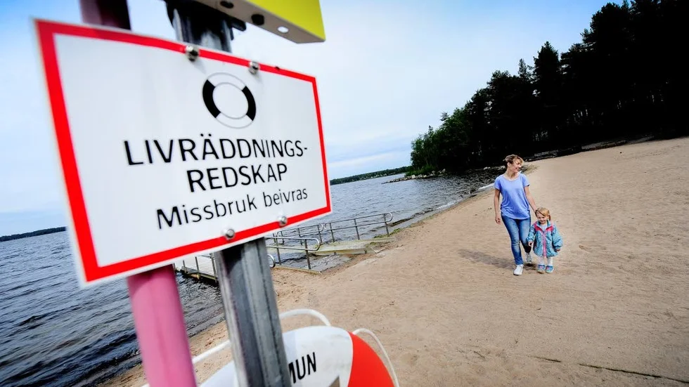 Kommunal tillsyn. Gültzaudden tillhör de badplatser som kommunen håller en vakande hand över. Det innebär bland annat livräddningsutrustning.