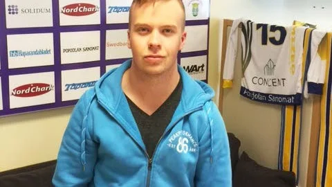 . 20-årige Unge forwardstalangen Anssi Mokko spelar vidare med HT Bandy.