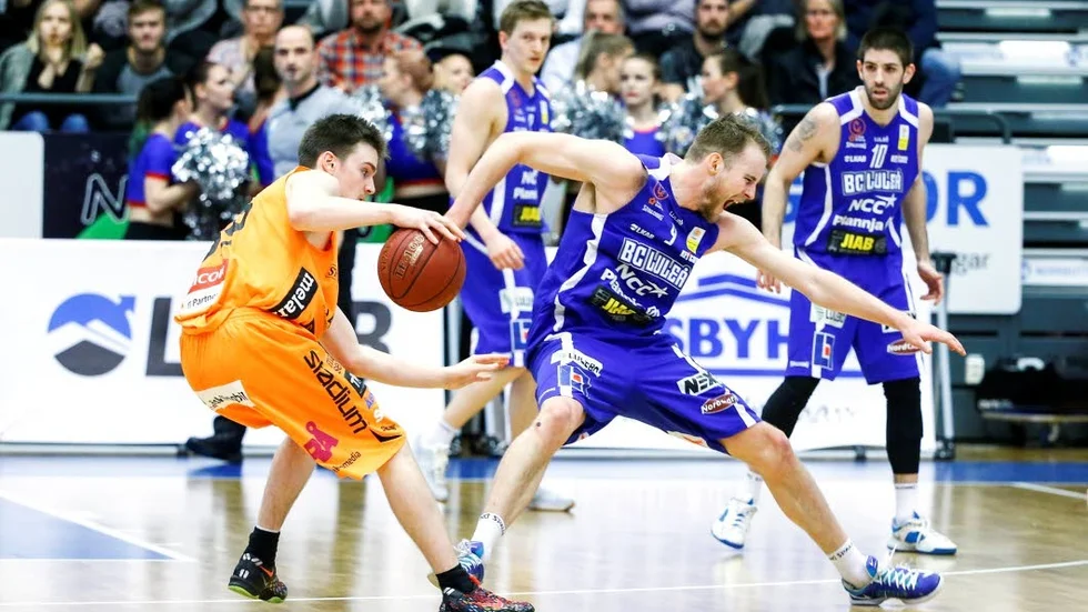 Lossnade. Christopher Ryan har varit lite hämmad av sin ryggskada, men fick spelet att lossna senast och gjorde tolv poäng varav två viktiga trepoängare. Nu måste hans BC Luleå vinna i afton för att förlänga säsongen.