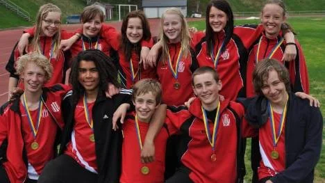 Piteås segrande lag i länsfinalen av Nordeakampen, övre raden: Ellen Lidberg, Elin Sjödin, Hanna Fors, Jessica Backman, Moa Mellberg och Madelene Dahlberg. Nedre raden: Harry Pihl, Jean-Christian Zirignon, Jonas Sjödin, Jesper Wande och Adrian Lindberg.