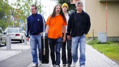 Johan Piribauer promenerar med tre medlemmar av sitt nya band på väg till festivalerna i Norge. Piteåmusikerna Björn Hällis, Jonas Strandgård och Roland Vikström ser fram emot det nya kompet. "Det finns utrymme för improvisation", säger trummisen Björn Hällis.
