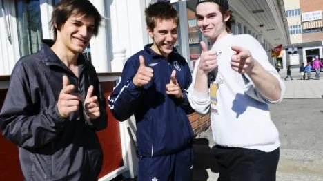 Filip Magounakis, Alexander Pattyranie och Billy Lantz är tre flygskolelever från dansbandsgruppen DK Köjs. De kom in först i mål  på motionsrundan. "Vi släpper en skiva till mars 2011", säger Billy Lantz.