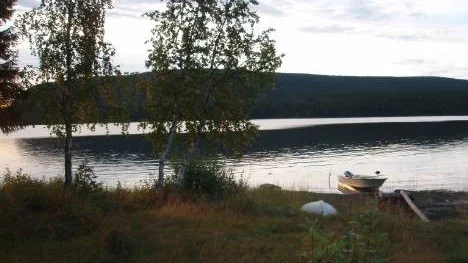 En vacker höstmorgon i Änamusviken, Saggatsjön utanför Årrenjarka.