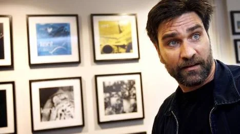 Jonas Linell står bakom de flesta av Kents albumomslag samt bilder som finns att se i PT:s konstfoajé.