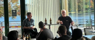 Supporter inväntade Hysén på perrongen – för att ge presenter