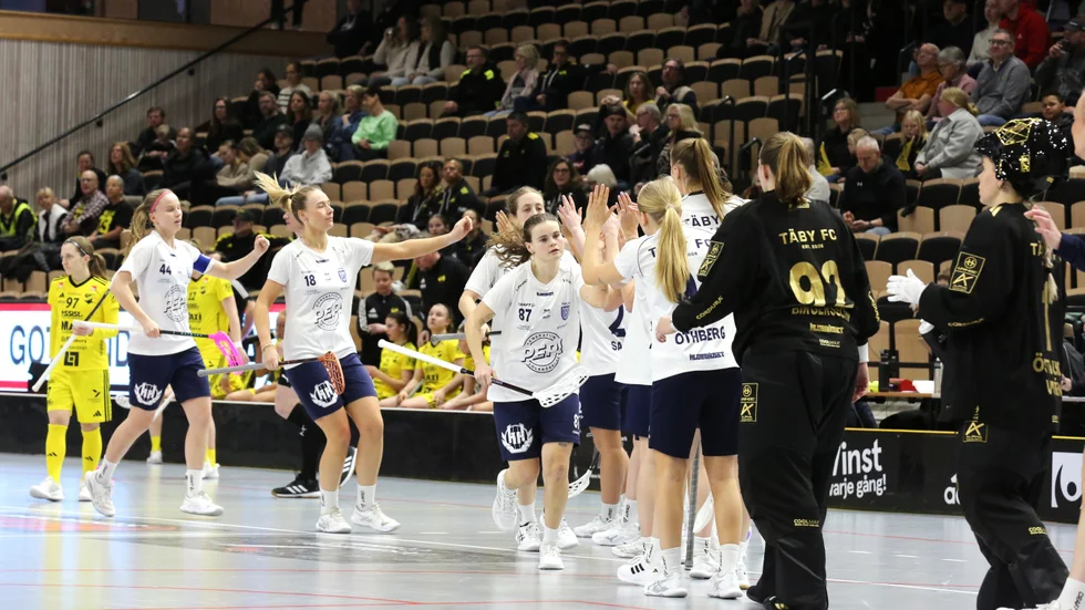 Täby vann öppningsmatchen i kvartsfinalen.