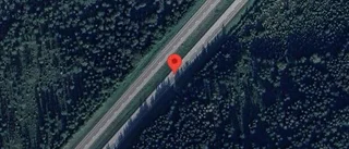 Brinnande fordon stoppar trafiken på E18