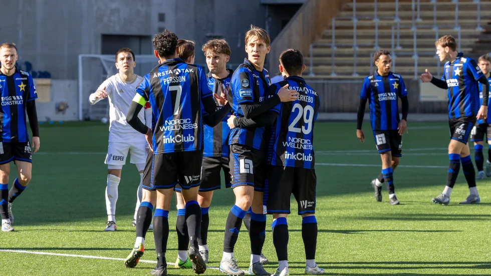 Måljubel under matchen i Träningsmatch mellan Sirius och SJK (Finland) på Studenternas. 

( Foto: Peter Bohlin / PEBO-Foto ) 

Nyckelord Keywords: Fotboll, Träningsmatch, Sirius, SJK (Finland), ***Betalbild***
