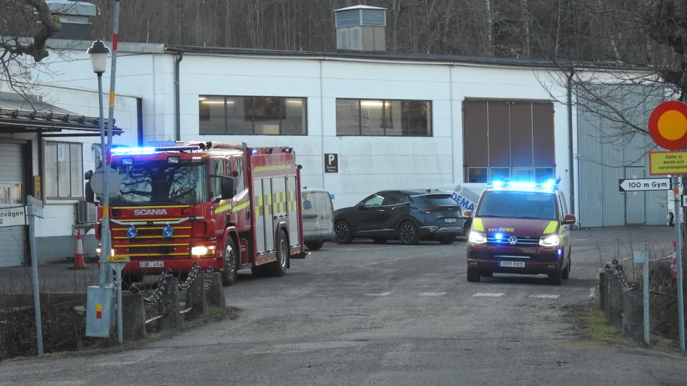 SOS har larmats om en brand i en industrilokal i Stavsjö. 