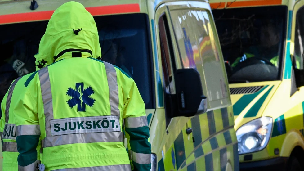 Båda ambulanserna lämnade platsen med varsin patient.