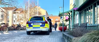 Polisinsats på biblioteket i Katrineholm