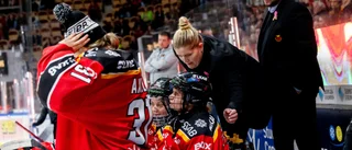 Utskällningen bakom kulisserna i derbyt: "Hon var riktigt arg"