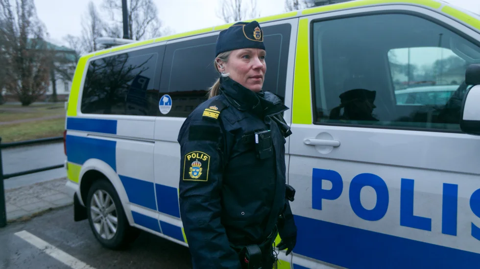 Stockholmspolisen har begärt förstärkning med anledning av rekordmånga sprängningar hittills i år. Therese Hageborn från Motala åkte till huvudstaden för att hjälpa till i ett av de hårt drabbade lokalpolisområdena.