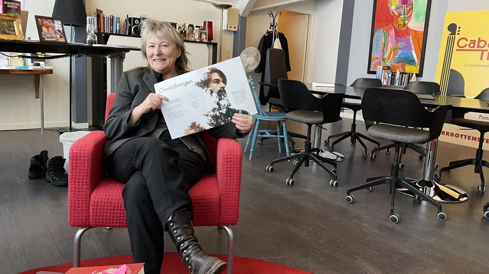 I anslutning till teaterföreställningen "Omställningen" kommer teaterchefen Gunilla Röör att öppna upp för reflektion om den stora industriomställningen som sker i Norrbotten, tillsammans med fem profiler, i vårens "Röörs salong". 
