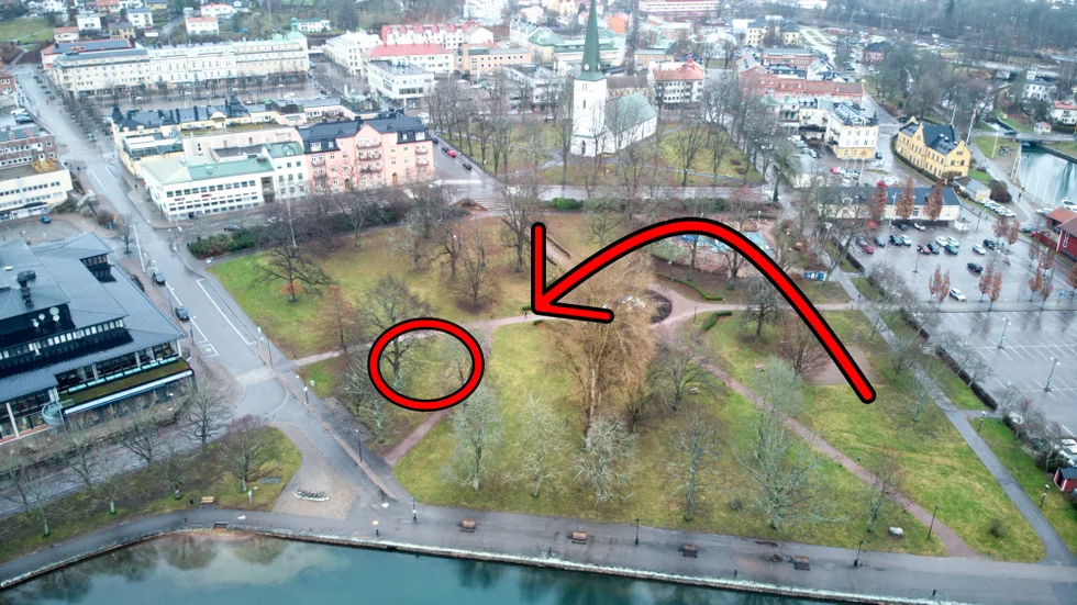 Här ska scenen byggas.