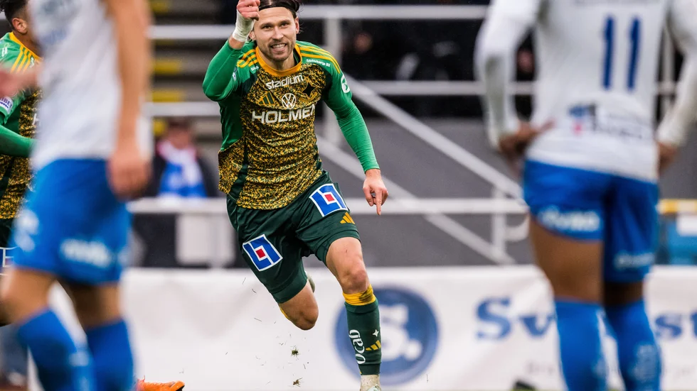 IFK Norrköpings Arnor Traustason jublar efter målet.
