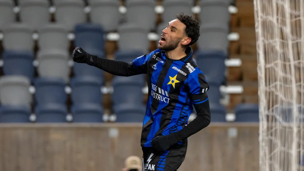Joakim Persson firar sitt 2–0-mål mot Helsingborg.